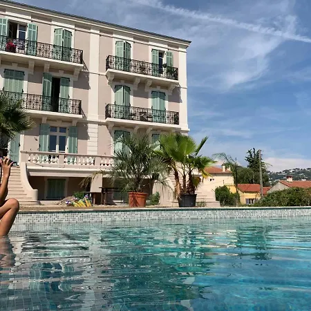 2 Pieces De 49 M2 ,piscine. Jardin Privatif Appartement *